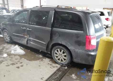 2015 Chrysler Town & Country Touring z USA, uszkodzony, nr VIN 2C4RC1BGXFR596893